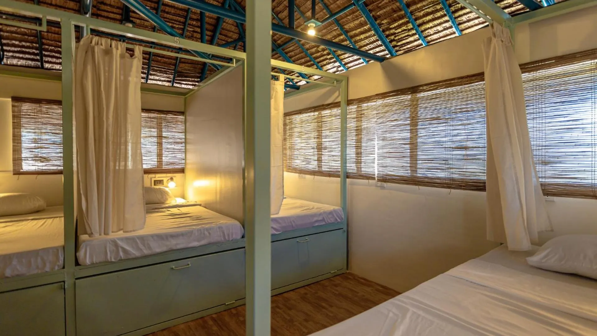 Mad Monkey Panglao Hostel