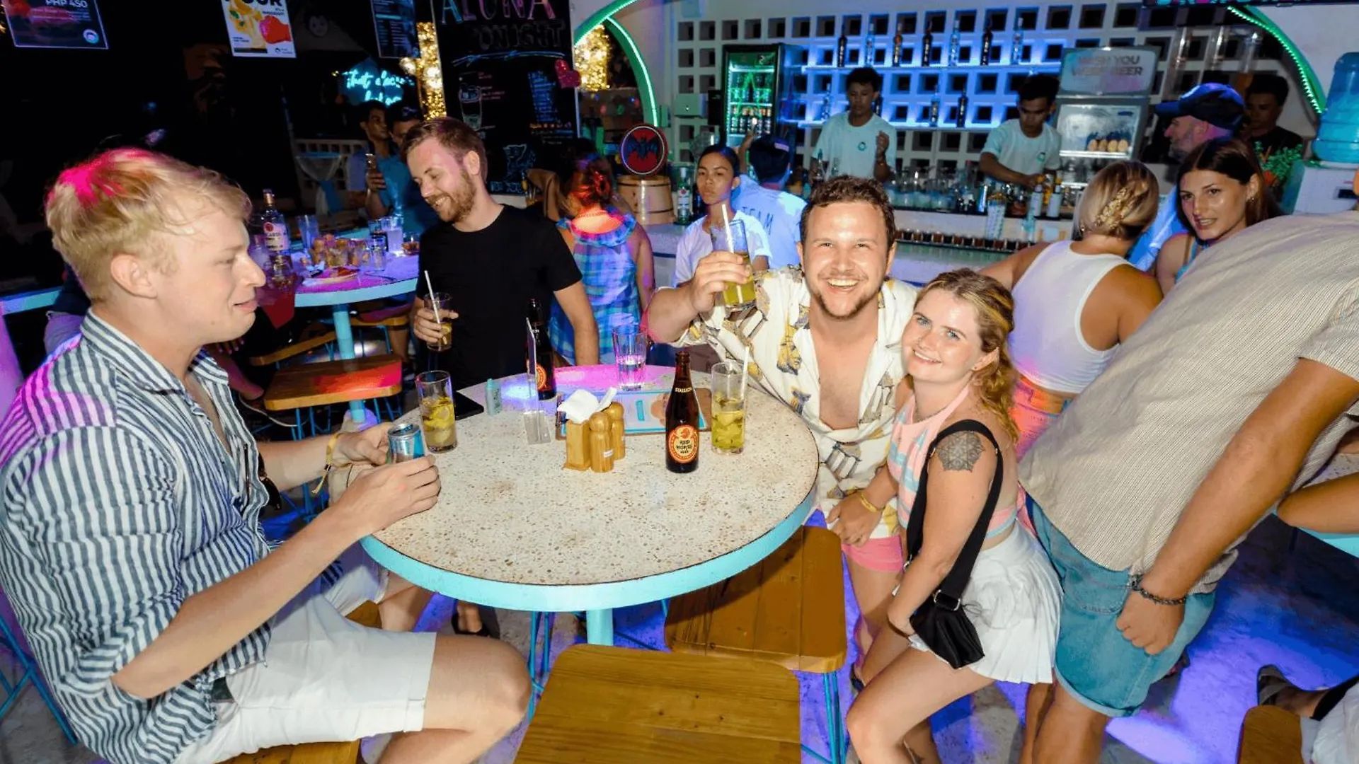 Mad Monkey Panglao Hostel