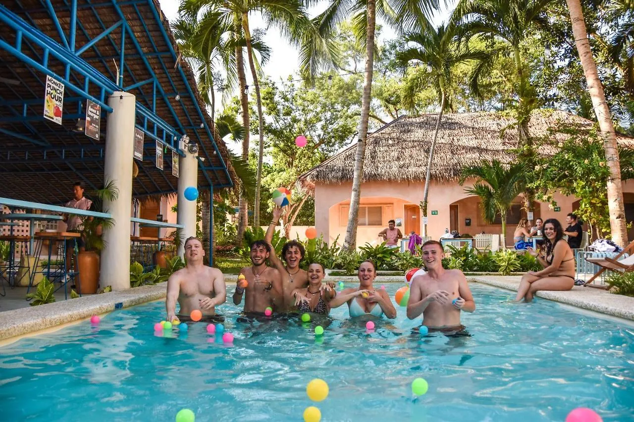 Mad Monkey Panglao Hostel